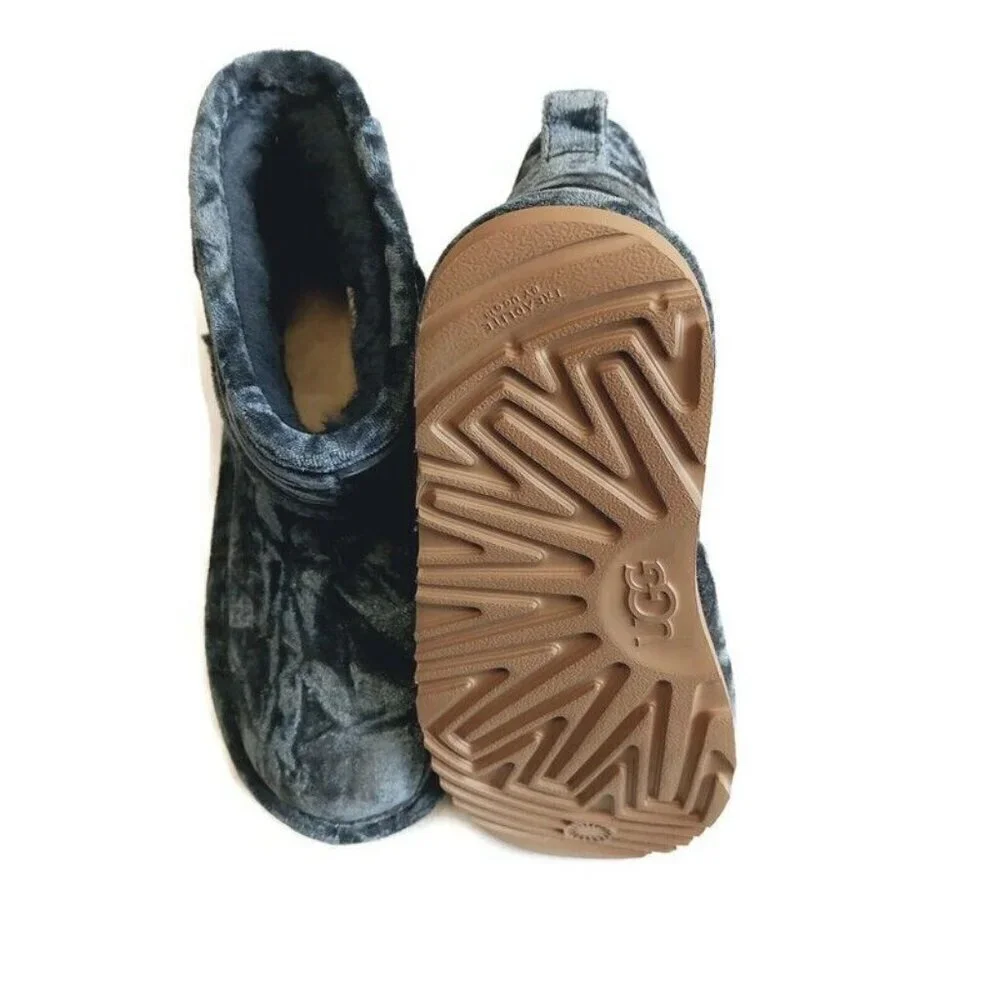 UGG Classic Mini II Velvet Fashion Winter Boots Big Girls 3 Ocean Blue 1142070K